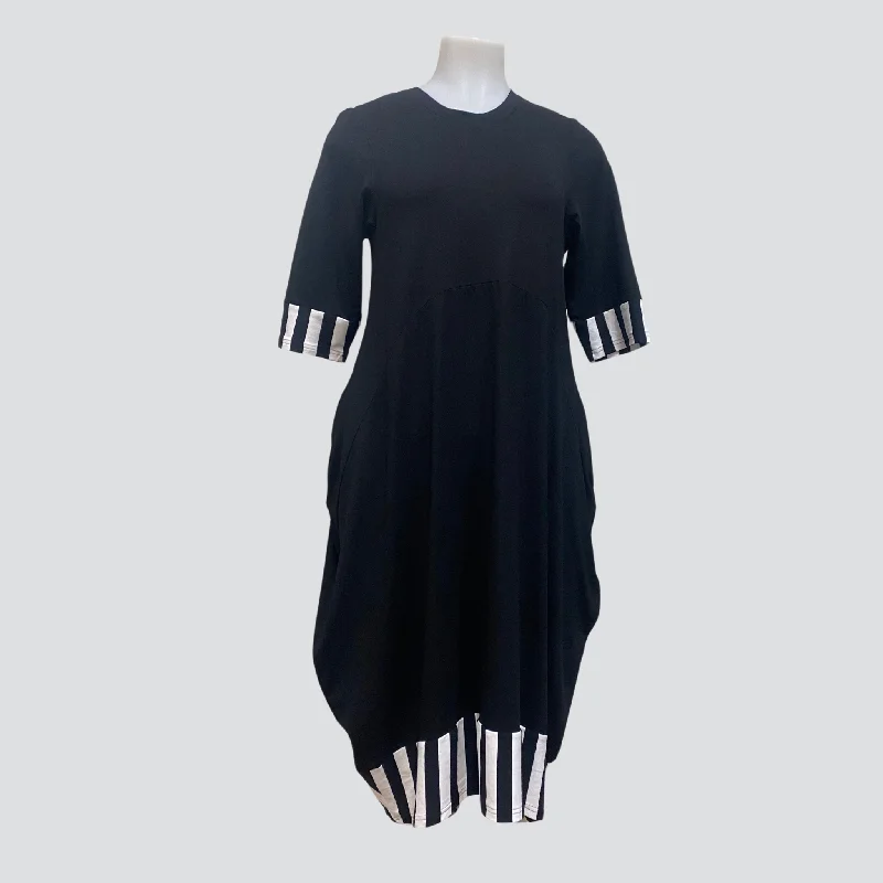 JS BLACK POCKET DRESS Square Neckline Feminine
