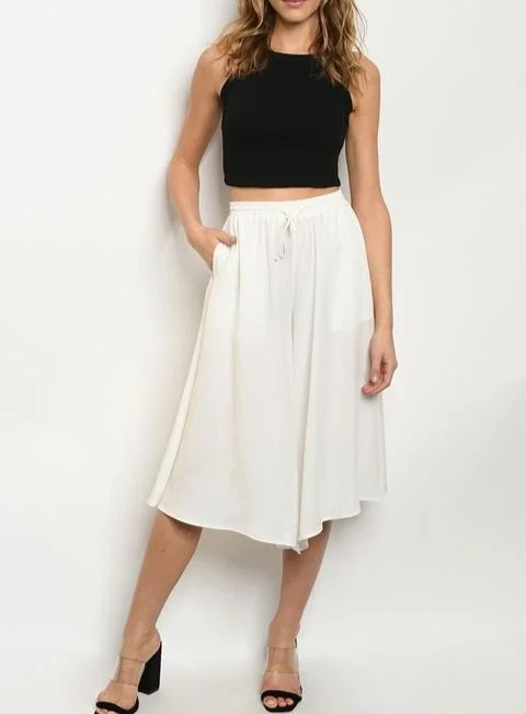 High waist fitted cropped wide leg pants. Cozy Maternity Pants
