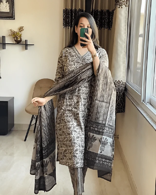 Aastha Fashion Women's Printed Cotton Grey Kurti With Pant And Dupatta By Srf Jaipur Chic Checkered Pants
