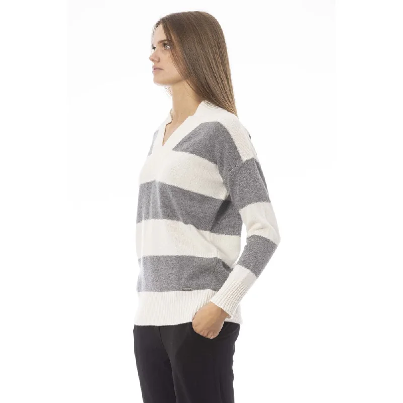 Chic V-Neck Wool-Blend Sweater in Gray